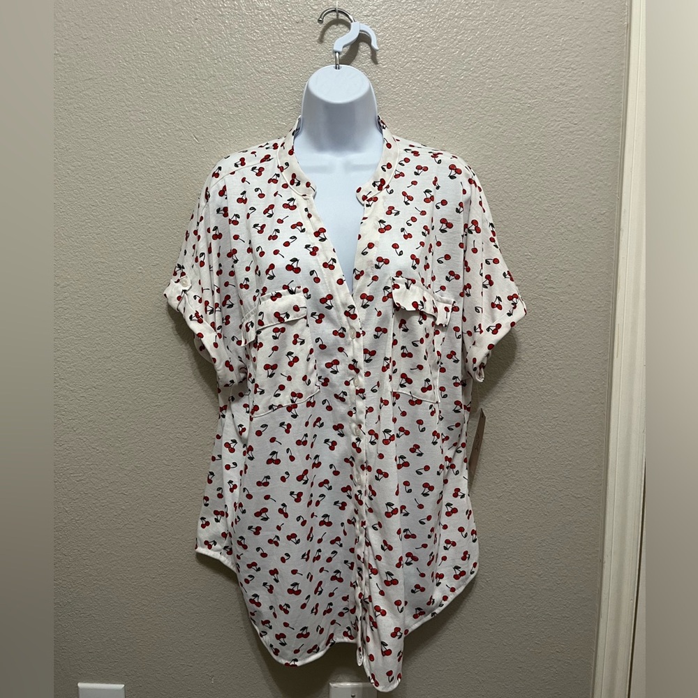 Women’s Blouse , white with cherries, size 3X.